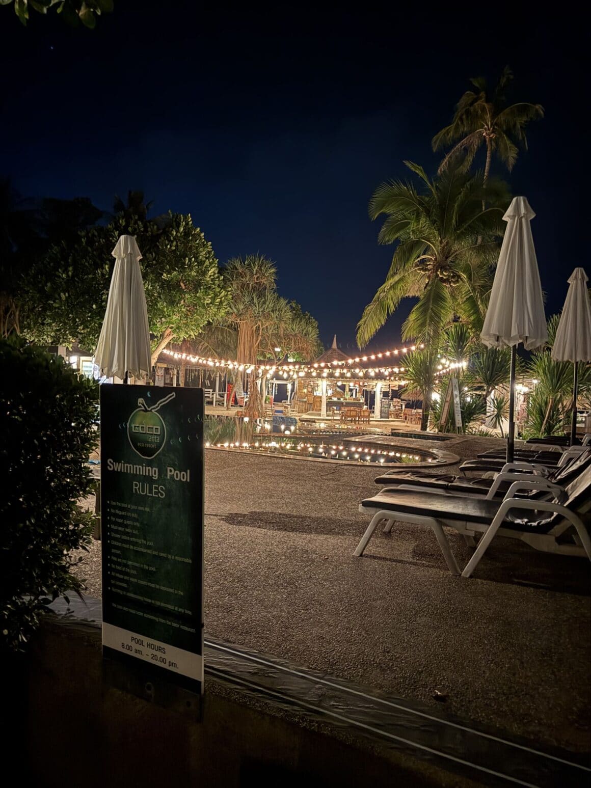 pool aftenstemning coco lanta resort