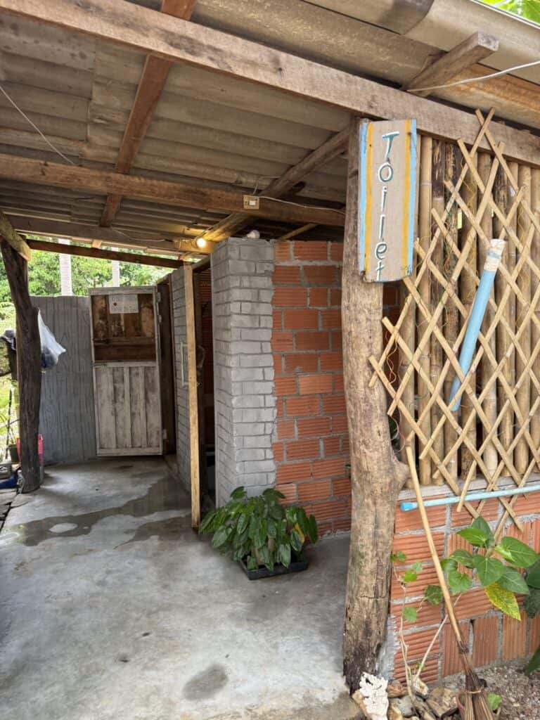 toiletterne strandbar U bay Koh lanta