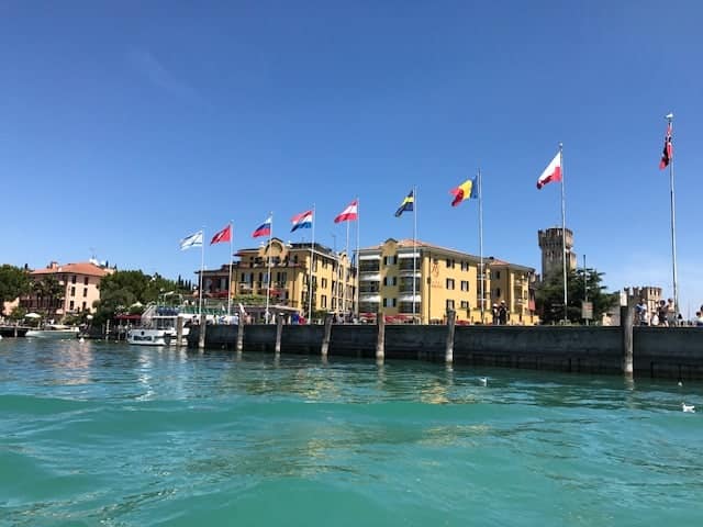 En typisk dag på Gardasøen med fuld servering