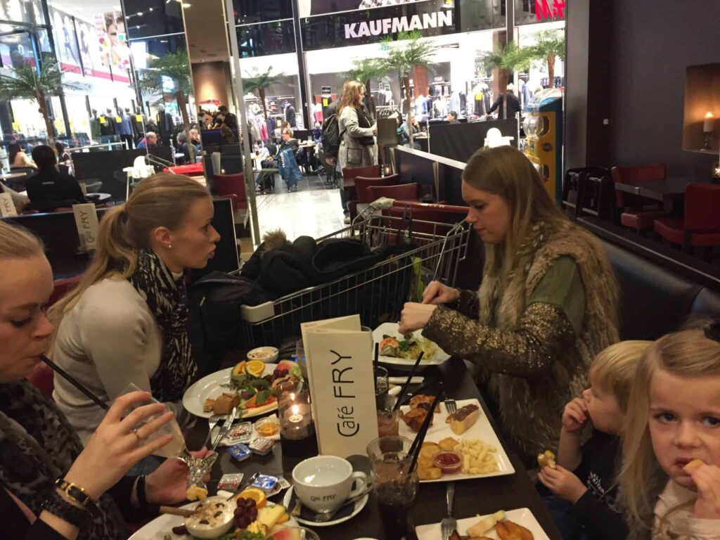 Skøn formiddag med alle mine kyllinger!