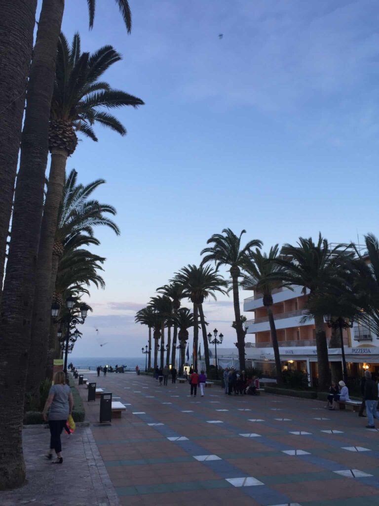 Sommeren kommer og alt gøres klart på Promenaden