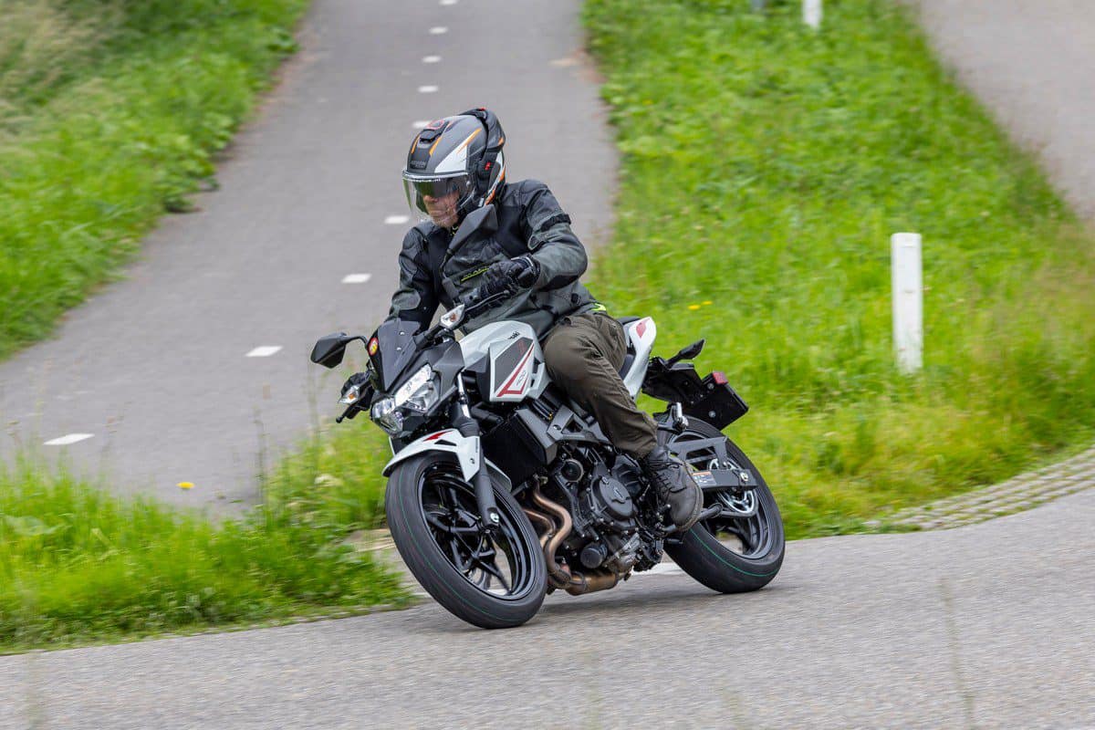 Gratis online lezen: oud tegen nieuw Kawasaki Z500 - Z400