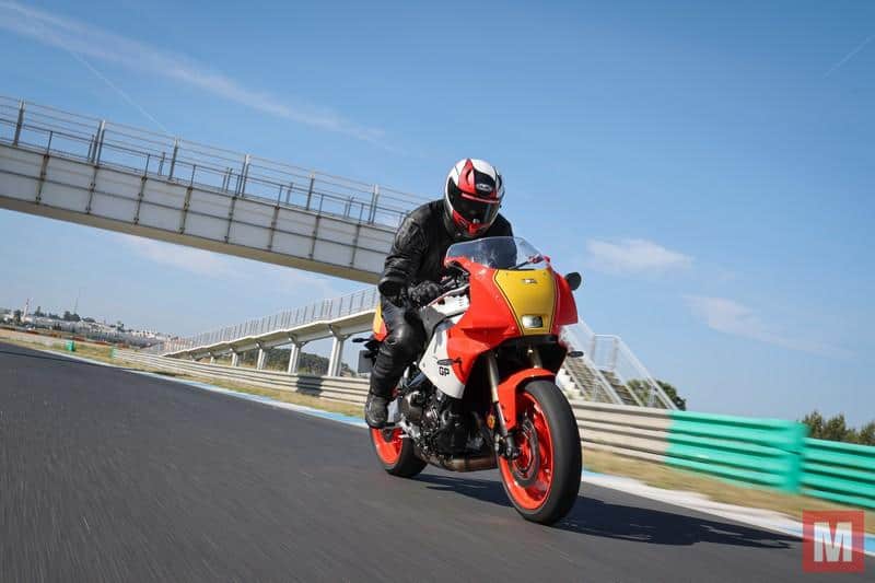 Eerste test: Yamaha XSR900 GP 9 Eerste test: Yamaha XSR900 GP