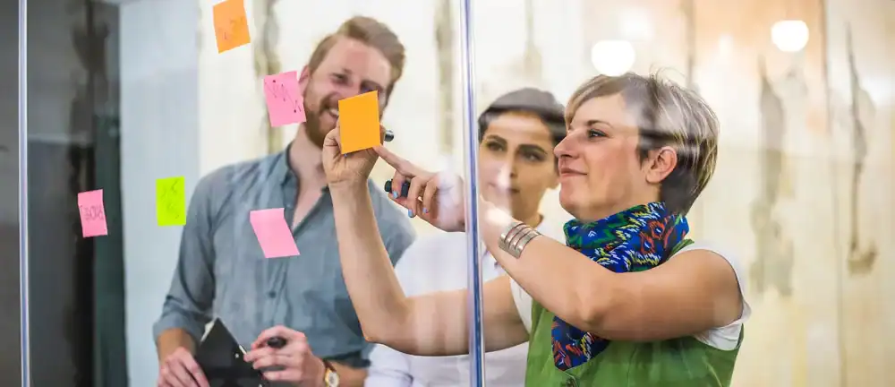 Fractional CMO leading a marketing strategy session with team members during an engagement planning workshop