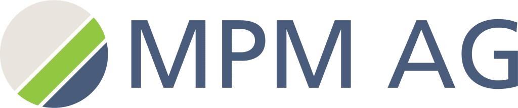 Moderne Firmenlogo der MPM-AG mit blau, grau und grünem Design für nachhaltige Gebäudetechnik und Energieoptimierung.