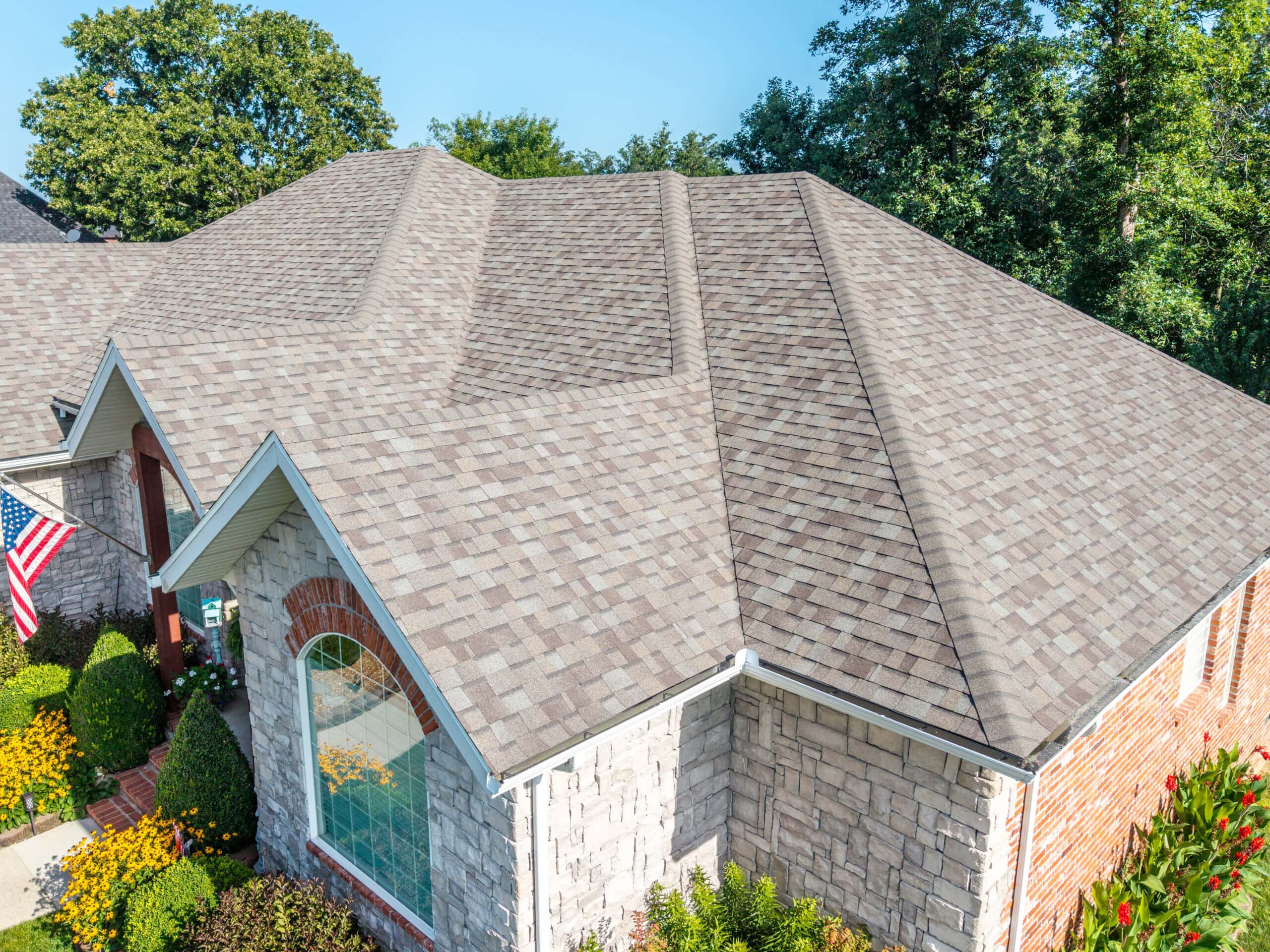 New asphalt shingle roof on a residential home in Lebanon, MO.