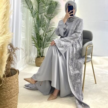 Traditional Islamic Abaya Dress – Elegant Muslim Women’s Modest Fashion Wear
