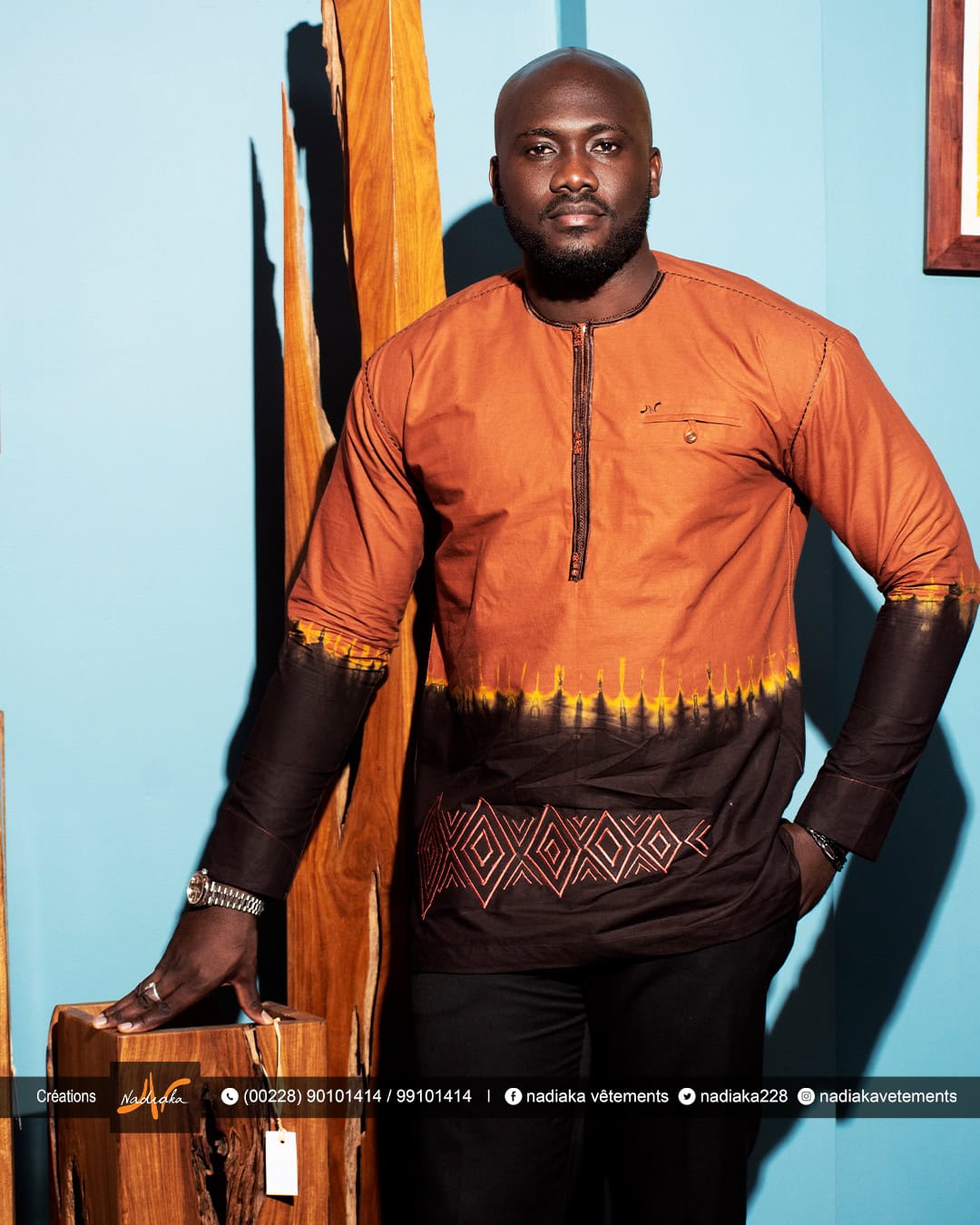 Chemise manches longues, brodée, en tissu coton batik couleur latérite et marron