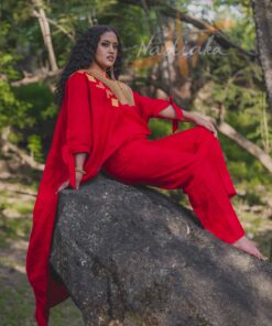 Ensemble pantalon et boubou asymétrique, tissu lin mix pagne tissé traditionnel, couleur rouge.