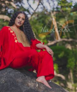 Ensemble pantalon et boubou asymétrique, tissu lin mix pagne tissé traditionnel, couleur rouge.