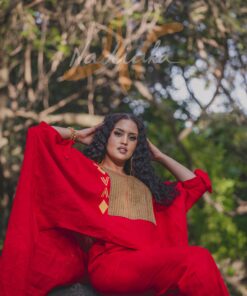 Ensemble pantalon et boubou asymétrique, tissu lin mix pagne tissé traditionnel, couleur rouge.