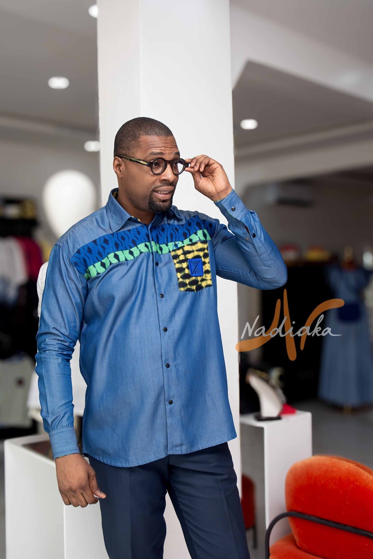 Chemise manches longues en tissu jean mix pagne baoulé , col classique