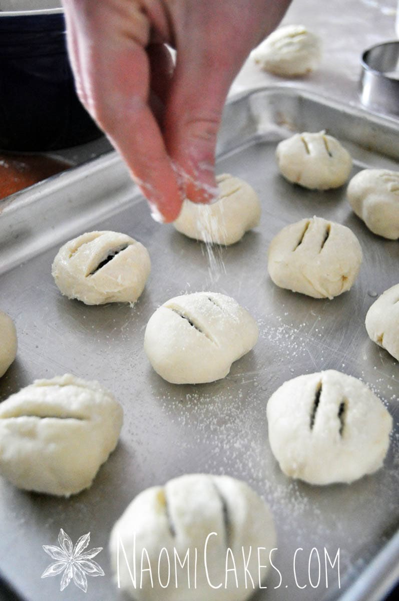 eccles cakes British puff pastry recipe