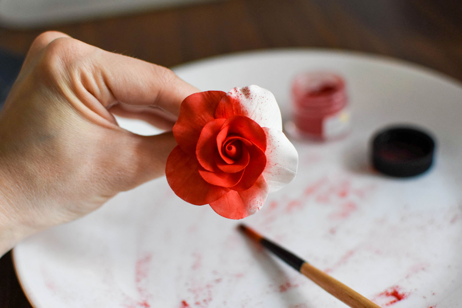 Gum Paste Roses – Tinting the Roses, Part 5/5 [Tutorial]
