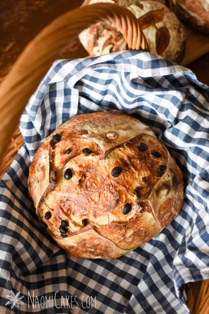 Easy No-Knead Sourdough Raisin Bread [Recipe]
