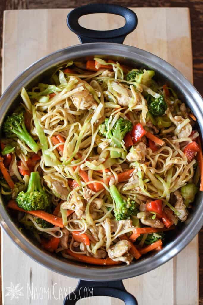 Easy Ginger Chicken Stir Fry with Noodles [Recipe]