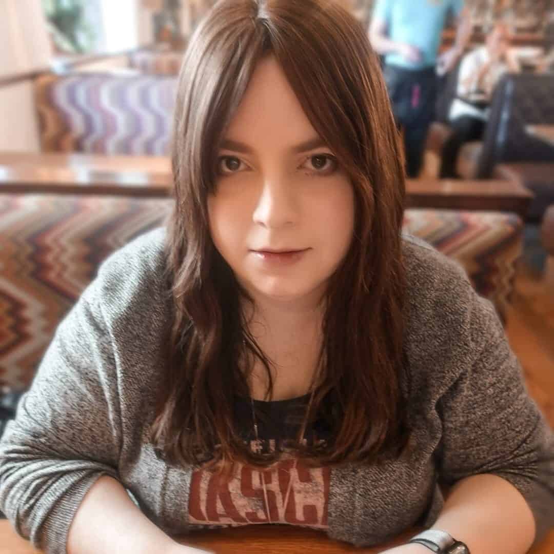 Neveen Wood, hair loss blogger and alternative hair reviewer