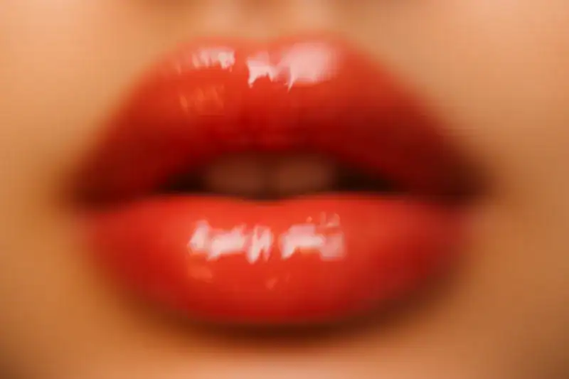 Glossy Lip Stains vs Lip Glosses: Key Differences