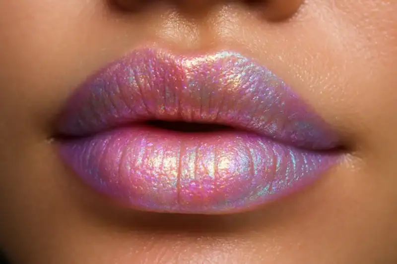 Lip Topper vs Shimmer Gloss: What’s the Difference?