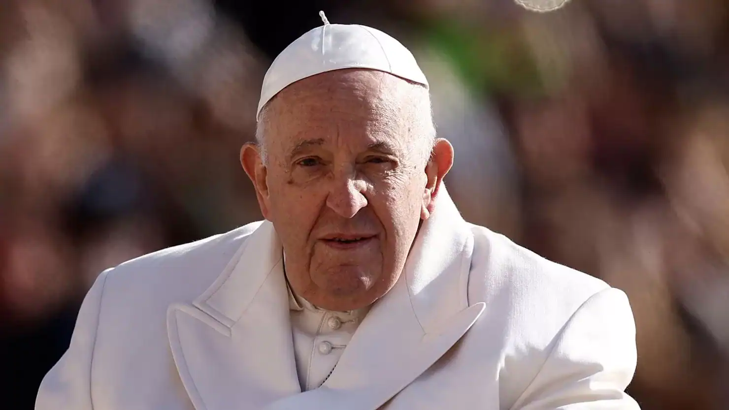Pope Francis Suffers Sudden Health Scare—Vatican Confirms Severe Respiratory Worsening, Emergency Treatment Amid Pneumonia Battle