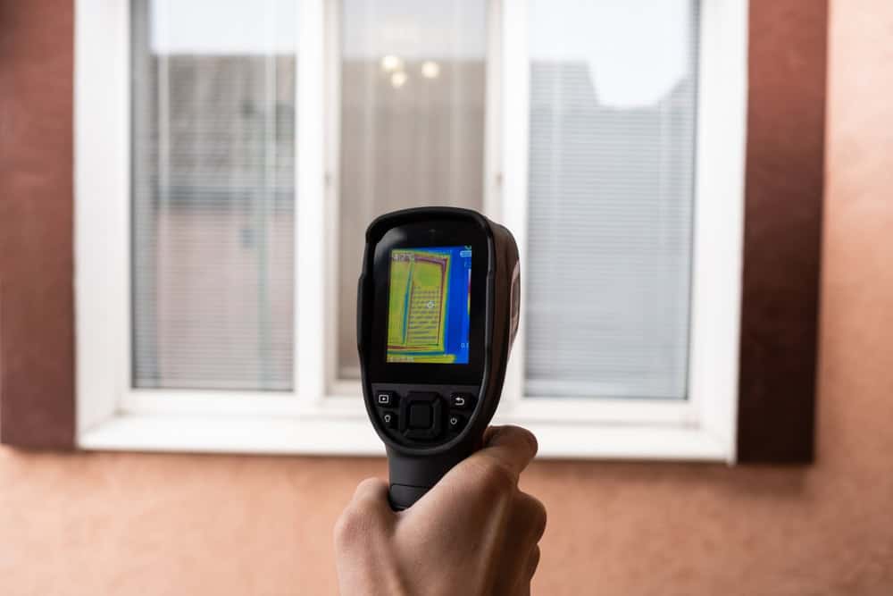 Detecting heat loss with a thermal imaging camera – pinpointing energy inefficiencies one window at a time!