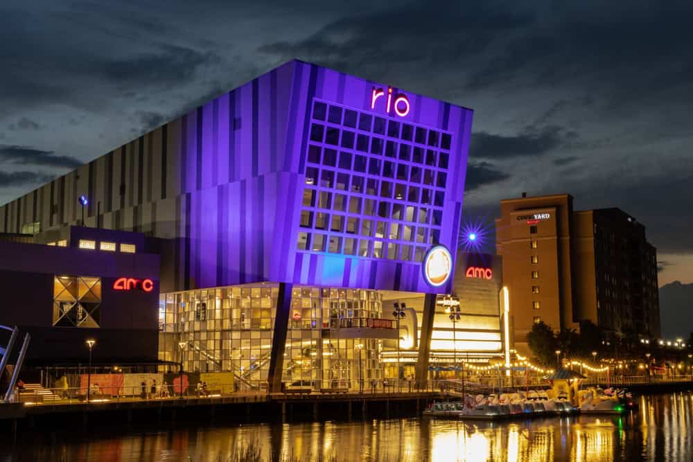 Neon nightlife at Rio Lakefront—movies, lights, and waterfront vibes