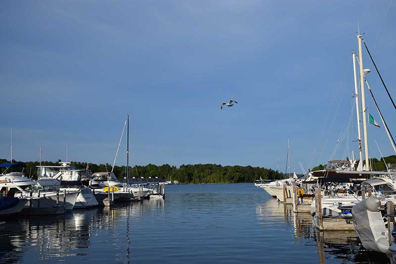 lake charlevoix vacation rentals on round lake