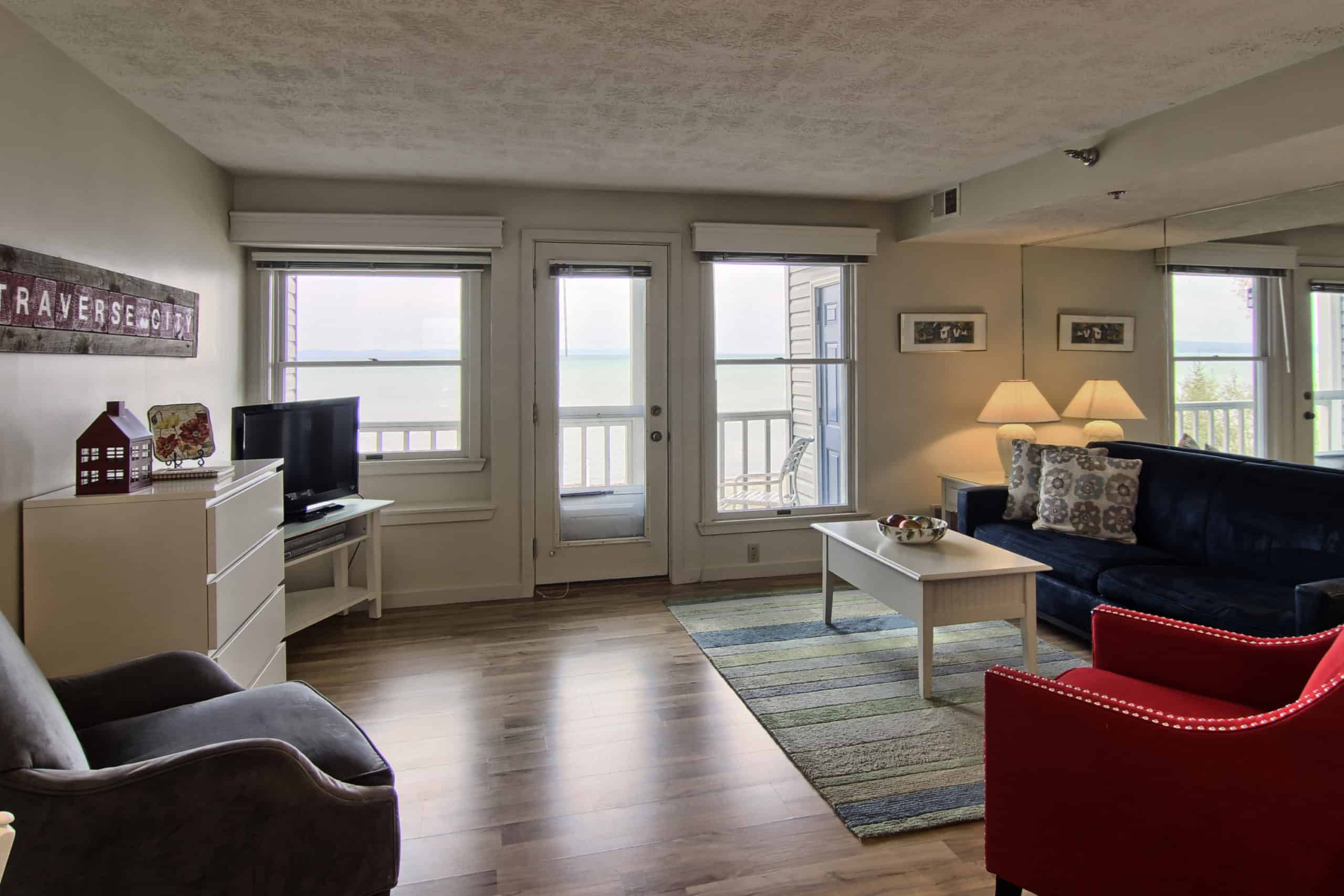 202 North Shore Inn
