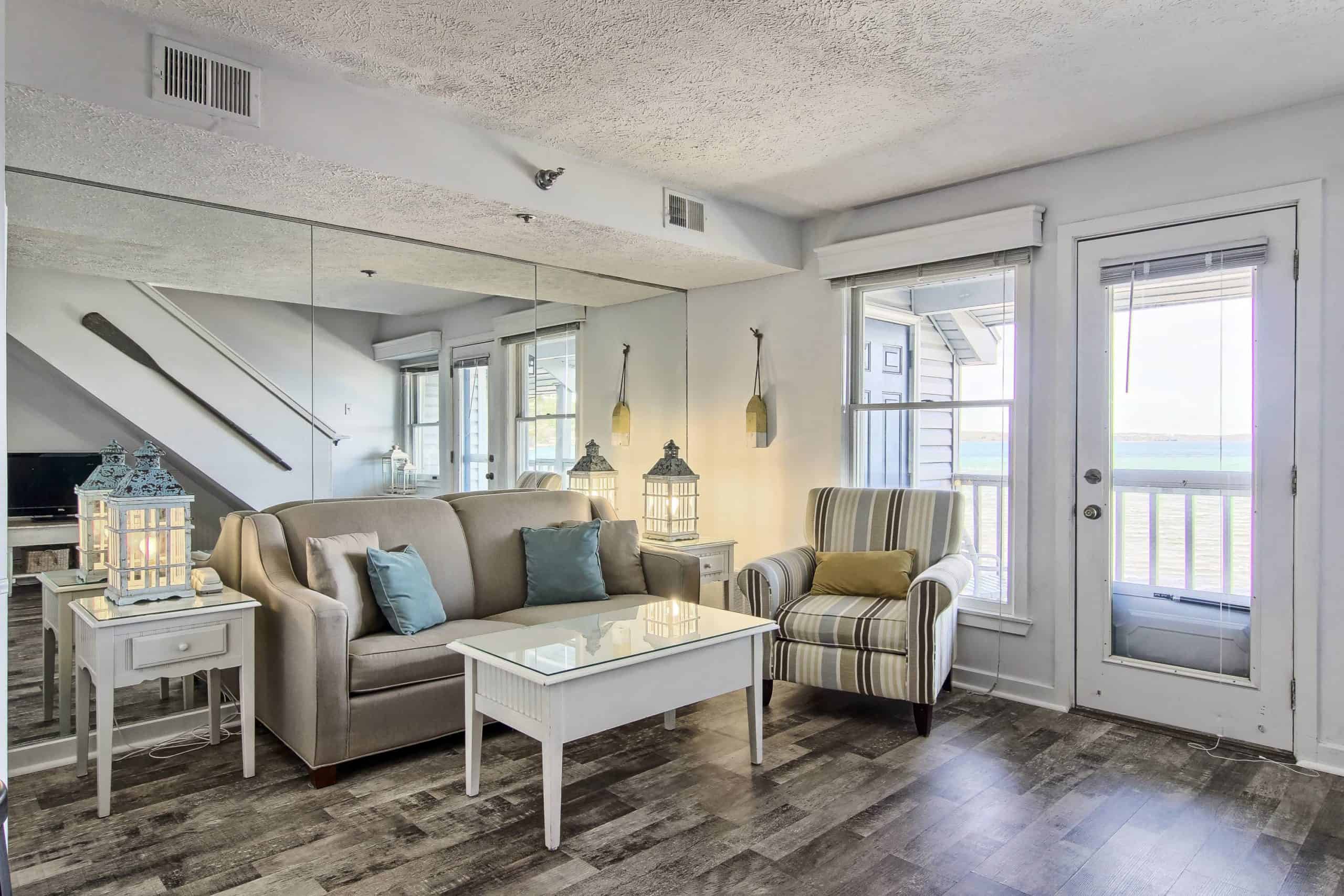 308 North Shore Inn