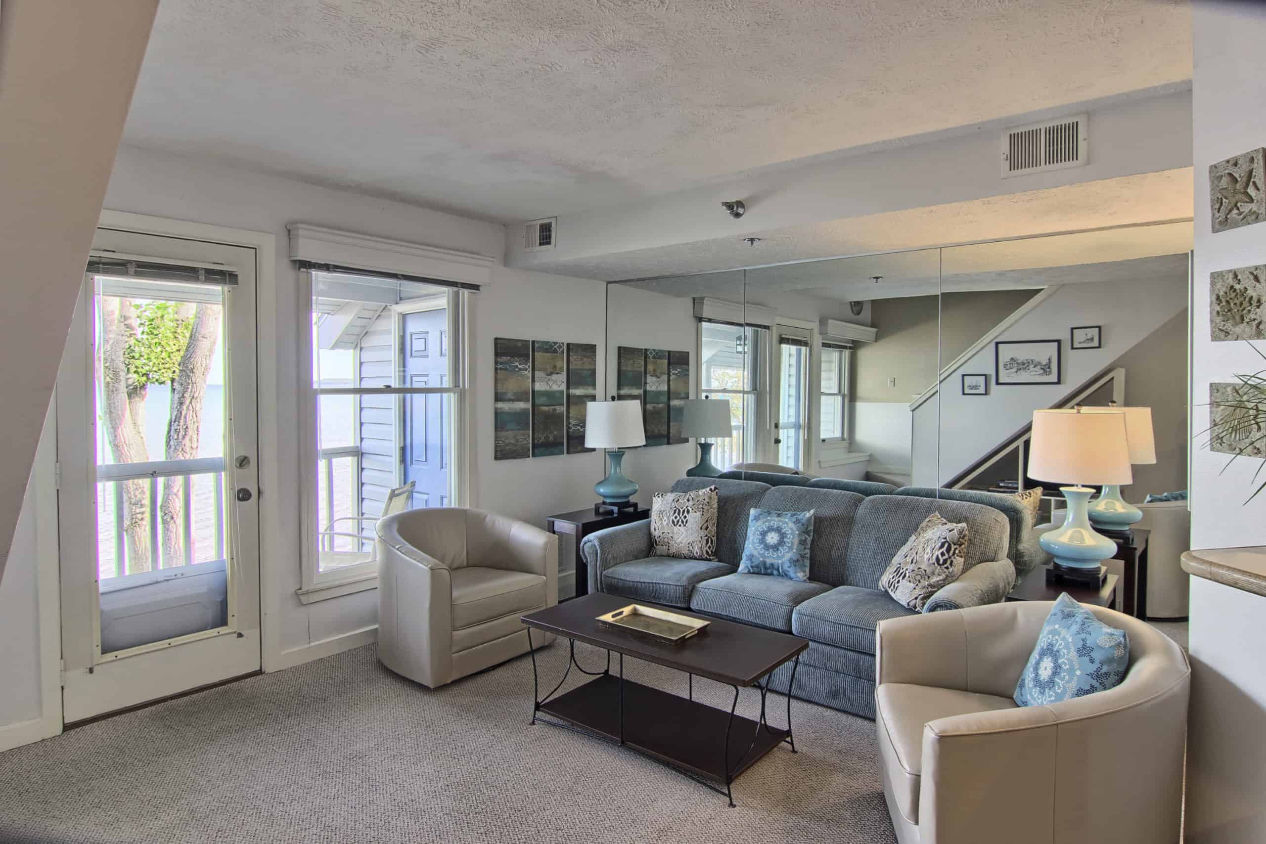 302 North Shore Inn