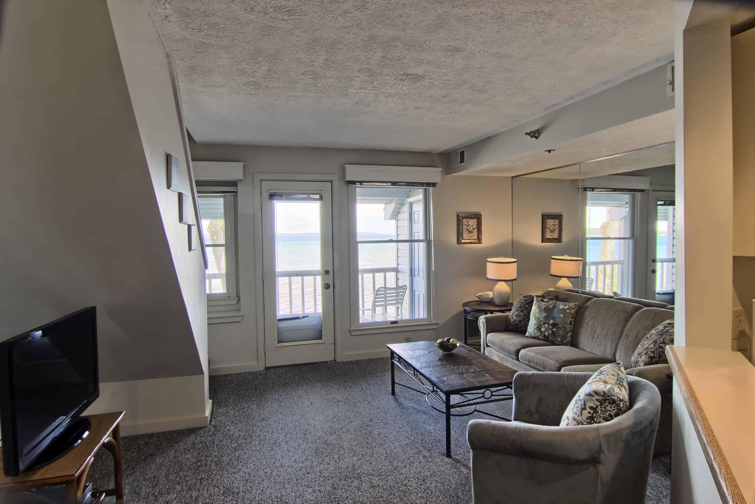 303 North Shore Inn