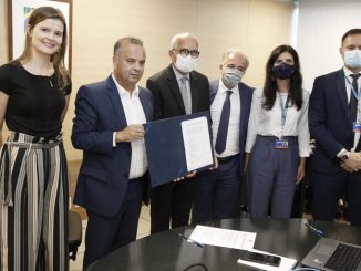 Reconhecimento de empresários e profissionais em reunião do Ambiental Mercantil, destacando esforços na sustentabilidade e gestão ambientalno Brasil.