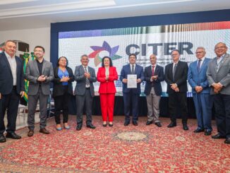 Profissionais e autoridades em evento do CITER, com destaque para parcerias e discussões sobre energias renováveis e sustentabilidade ambiental.