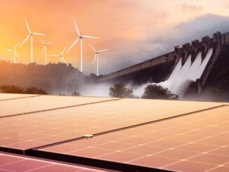 Painel solar e usina hidrelétrica em operação, promovendo energia limpa e renovável para um futuro sustentável. Fontes de energia renovável como solar e eólica contribuem para a preservação ambiental e combate às mudanças climáticas.