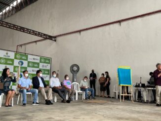 Lixo Zero, sustentabilidade e gestão ambiental no evento do Amazonas com autoridades e especialistas em políticas de resíduos sólidos.