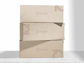 Cores neutras de caixas de papel reciclado, conceito de sustentabilidade e economia circular em embalagem ecológica.