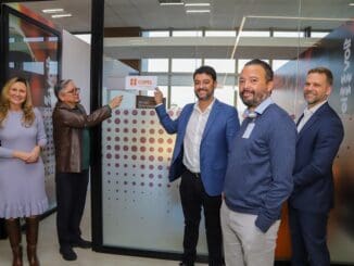 Copel, inauguração, equipe executiva, reunião de negócios, ambiente corporativo, sustentabilidade energética, inovação, tecnologia, compromisso ambiental, empresarial, economia de energia, parceria empresarial, sustentabilidade, eventos corporativos, crescimento sustentável.