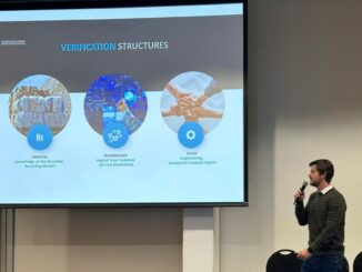 Cores, tecnologia e trabalho em equipe na apresentação sobre estruturas de verificação ambiental.