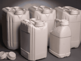 Containers de plástico para armazenamento de líquidos químicos, embalagens industriais, recicláveis e sustentáveis, ambientais e ecológicas, higiene e segurança em produtos químicos.