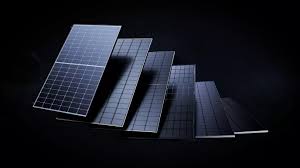 Painel solar fotovoltaico alinhado, representação de energia limpa e sustentável, destacando inovação em energias renováveis.