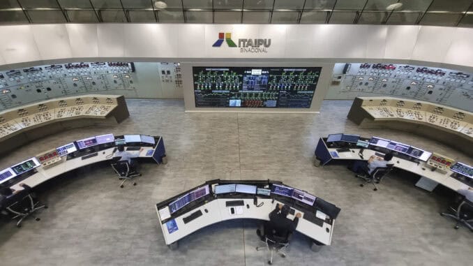 Foto: William Brisida | Sala de operações da Itaipu é comandada exclusivamente por técnicos industriais.