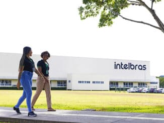 Desenvolvimento de práticas sustentáveis na indústria, destacando a presença da Intelbras em ações ambientais e inovação tecnológica.