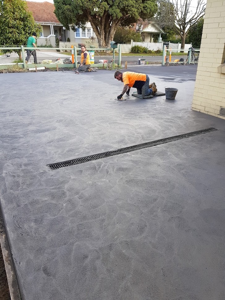 Decorative concrete driveway finish