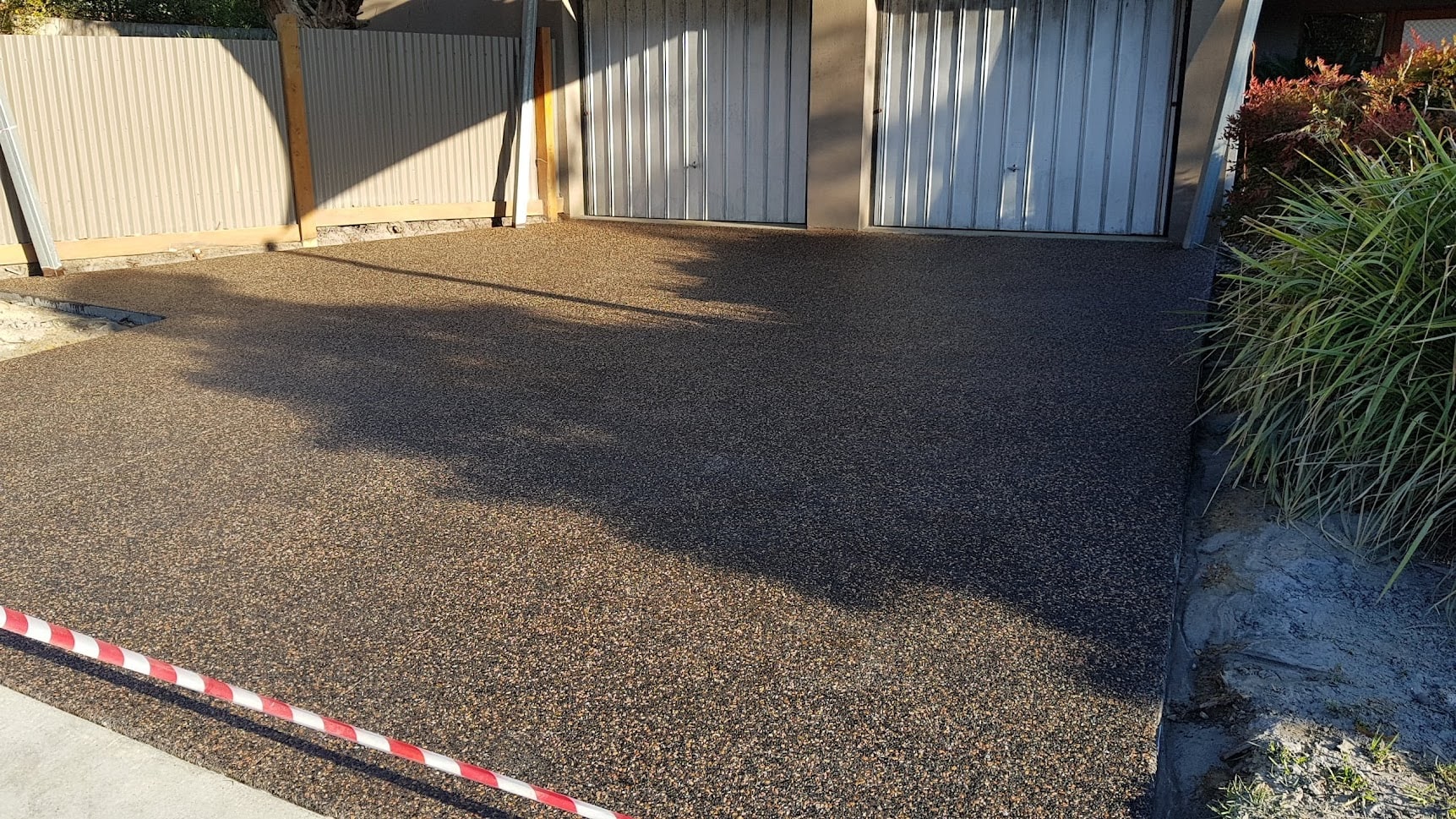 Resurfaced concrete with exposed aggregate finish