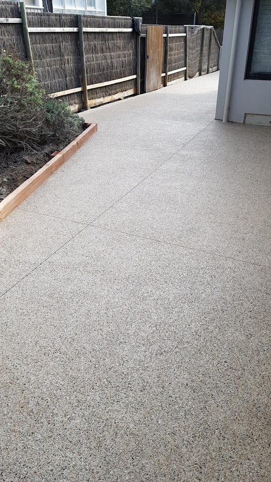 Imitation exposed aggregate driveway