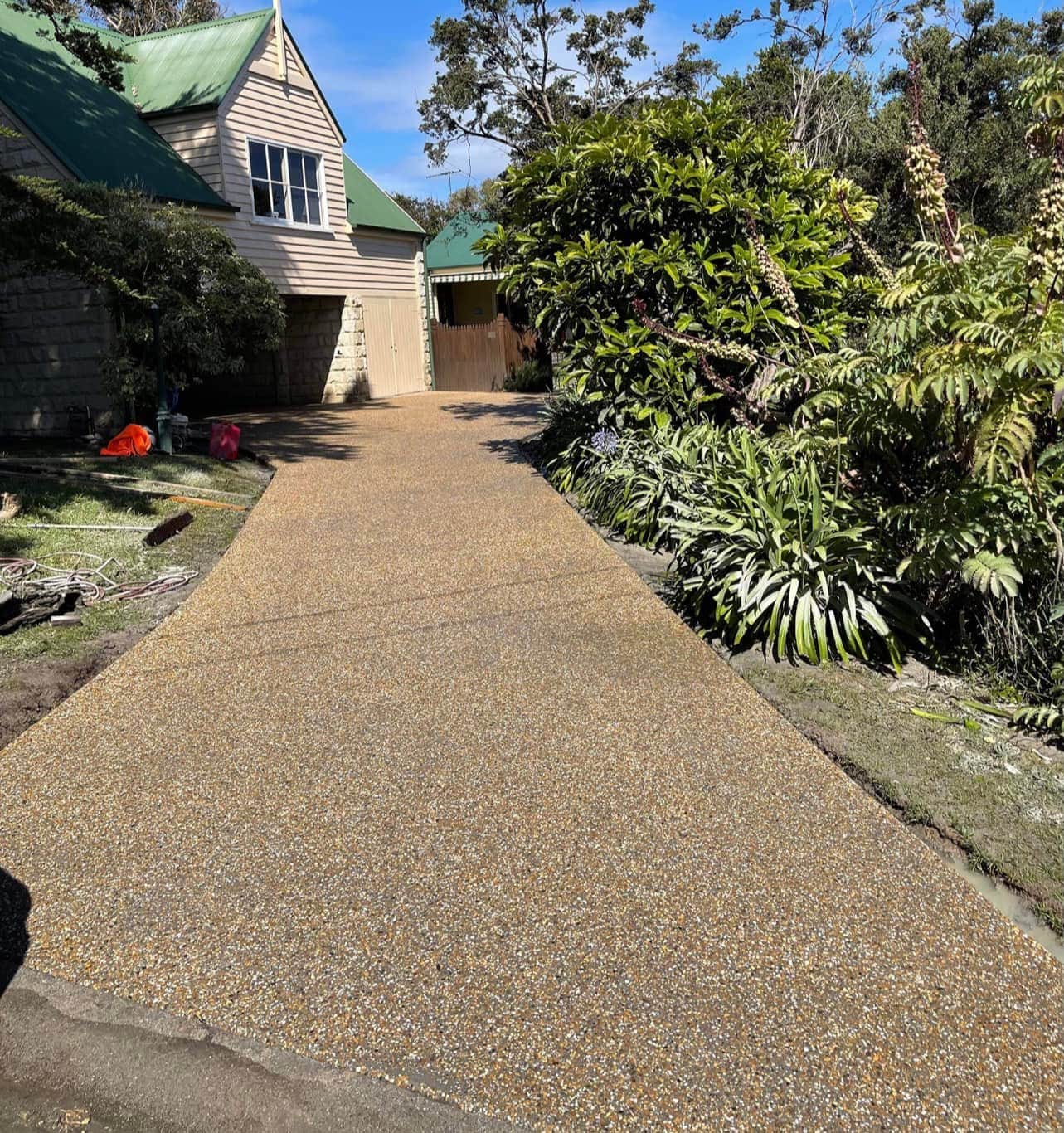 Decorative exposed aggregate concrete finish