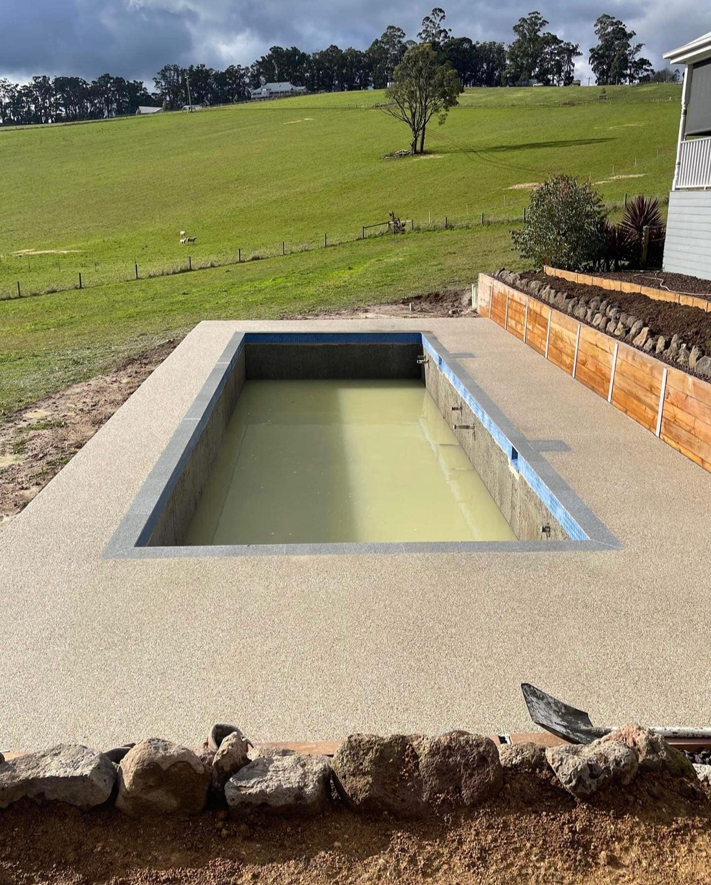 Exposed aggregate concrete driveway resurfacing