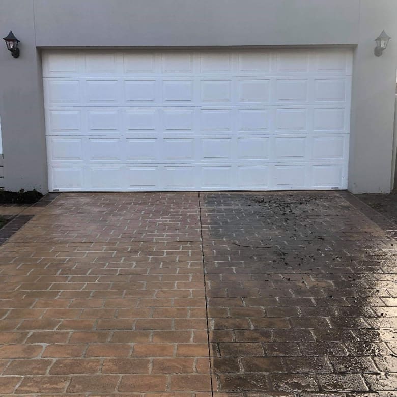 Pressure cleaning concrete driveway in Pakenham