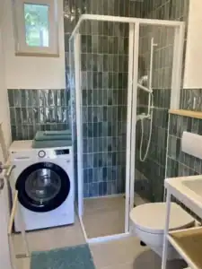 AZ Apartman fürdőszoba mosó- és szárítógéppel