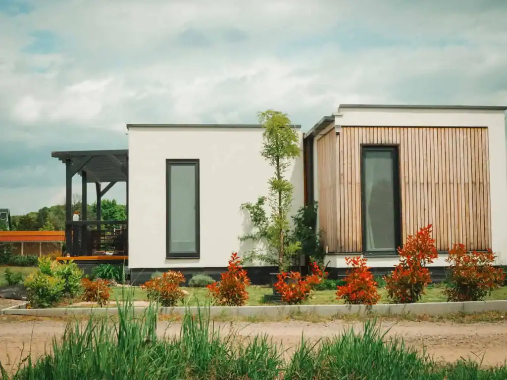 Tisza-Tavi Nyaralósziget apartman bejárat és parkoló